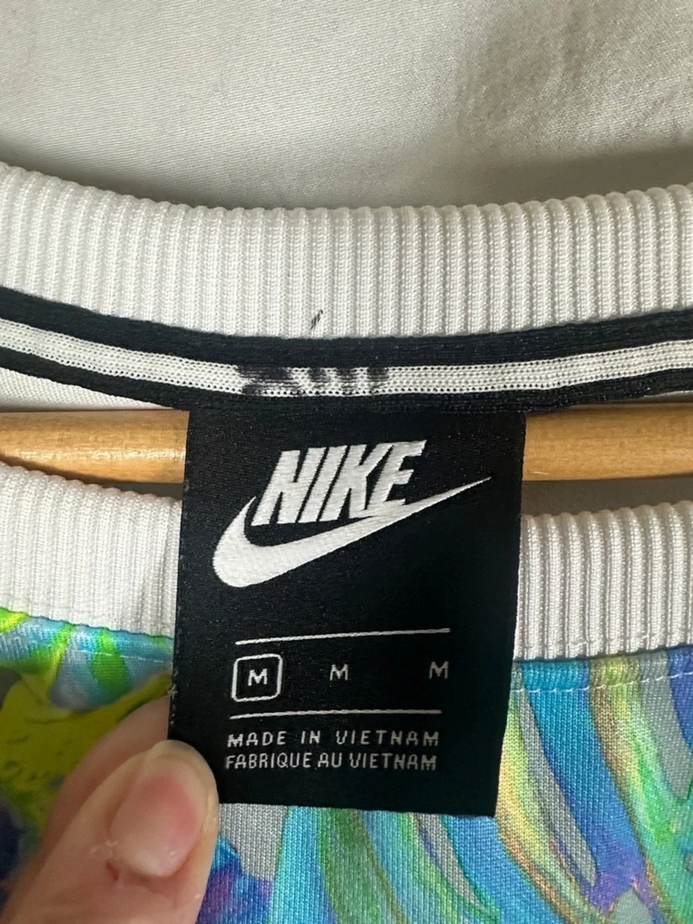 Nike White Cropped Sweatshirt with Tropical Multicolor Print